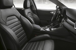 Alfa Romeo Giulia dunkles Interieur schwarzes Leder