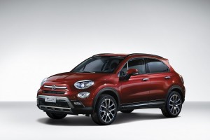 Fiat 500X SUV rot seitlich von vorne