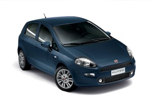 Fiat Punto blau stehend seitlich von vorne oben